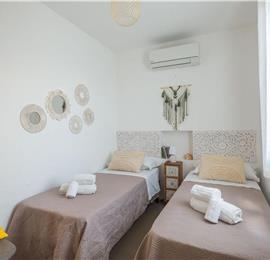 4 bedroom villa with infinity pool, Alcamo, sleeps 6-8